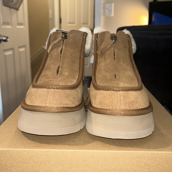 UGG Funkette Boot Size 9 - Picture 4 of 5